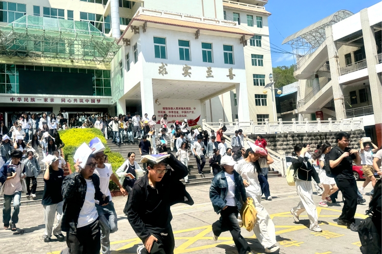 教学楼前路撤离2 教学楼前路撤离2