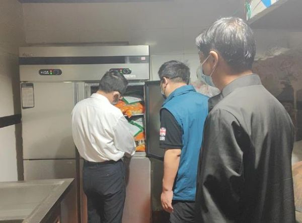胡院长检查食堂2 胡院长检查食堂2
