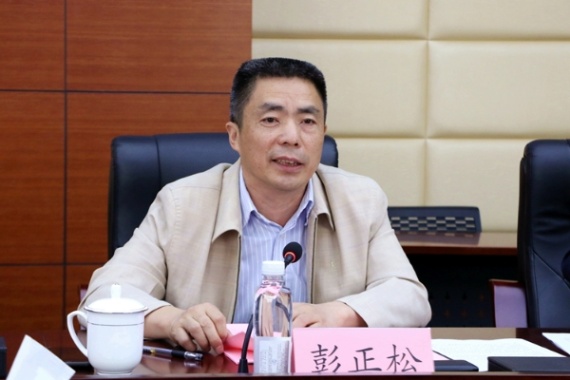 县长彭玉秀一行,西昌学院党委书记彭正松,党委常委,副校长曲木伍各