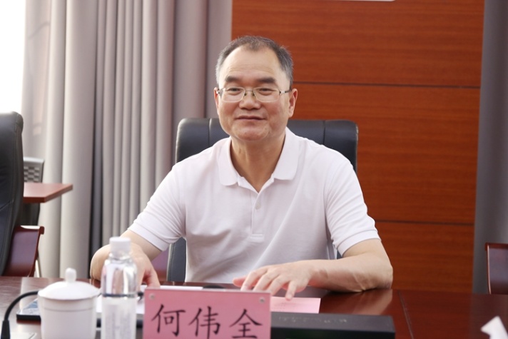 楚雄师范学院党委书记何伟全一行到我校考察交流