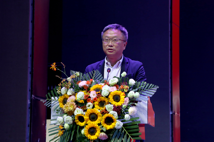 刘康