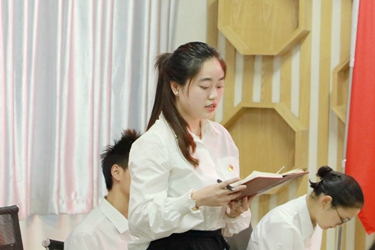 学生党员代表发言交流 (4) 学生党员代表发言交流 (4)