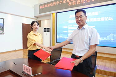 签约合影 (2) 签约合影 (2)