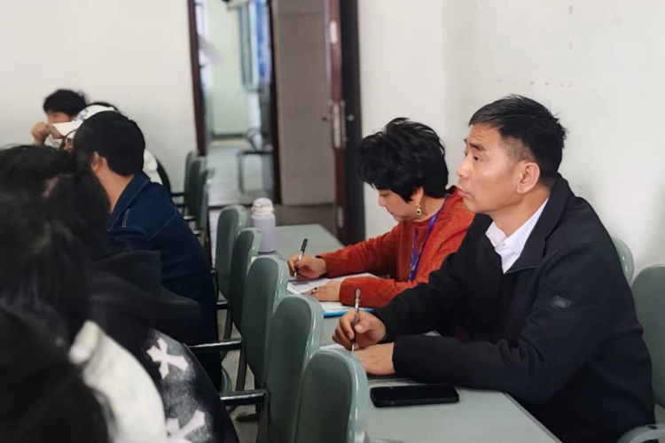 陈小虎书记听课