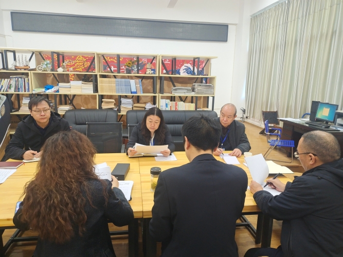 张炜校长在信息技术学院听取汇报