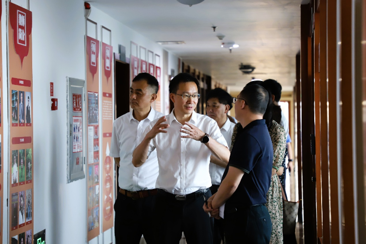 图片4 图片4