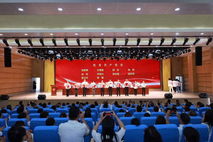 6T0A7584优秀工产党员 6T0A7584优秀工产党员