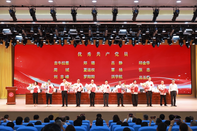 6T0A7601优秀共产党员 6T0A7601优秀共产党员