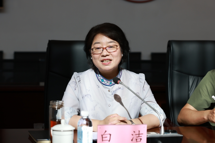 白洁 (1) 白洁 (1)