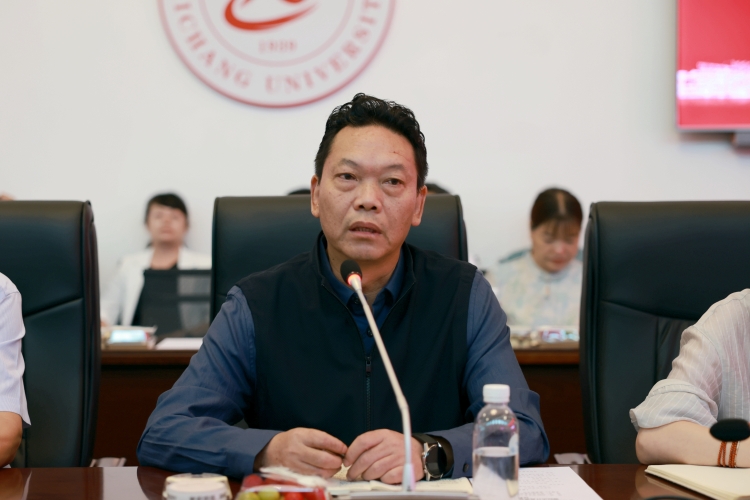 3.黄亮馆长 3.黄亮馆长