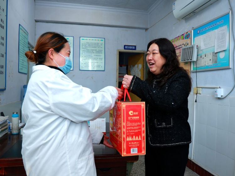 发放礼品 (7) 发放礼品 (7)