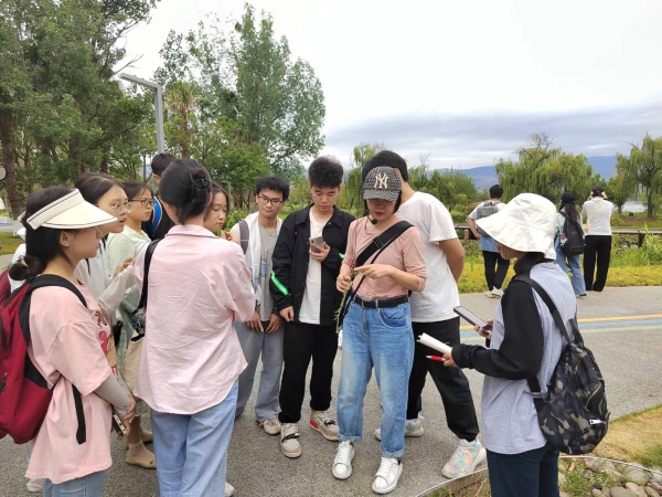 2-4邛海湿地野外考察及教师沿途讲解